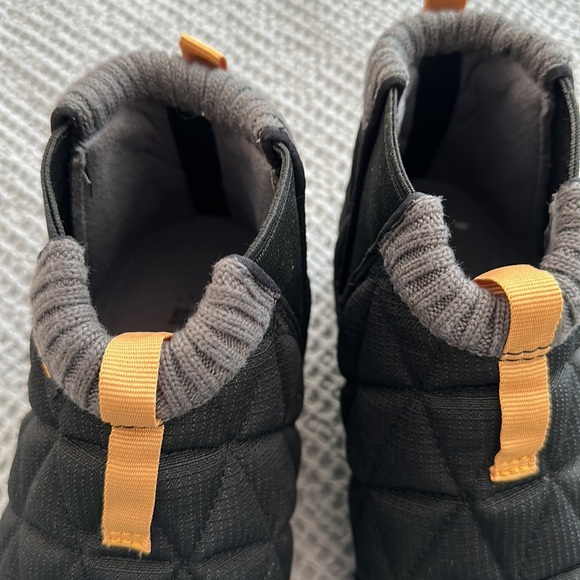 Teva Women’s ReEmber Mid Black Boots – Size 8 | New With Tags | Cozy, Waterproof - Picture 5 of 6